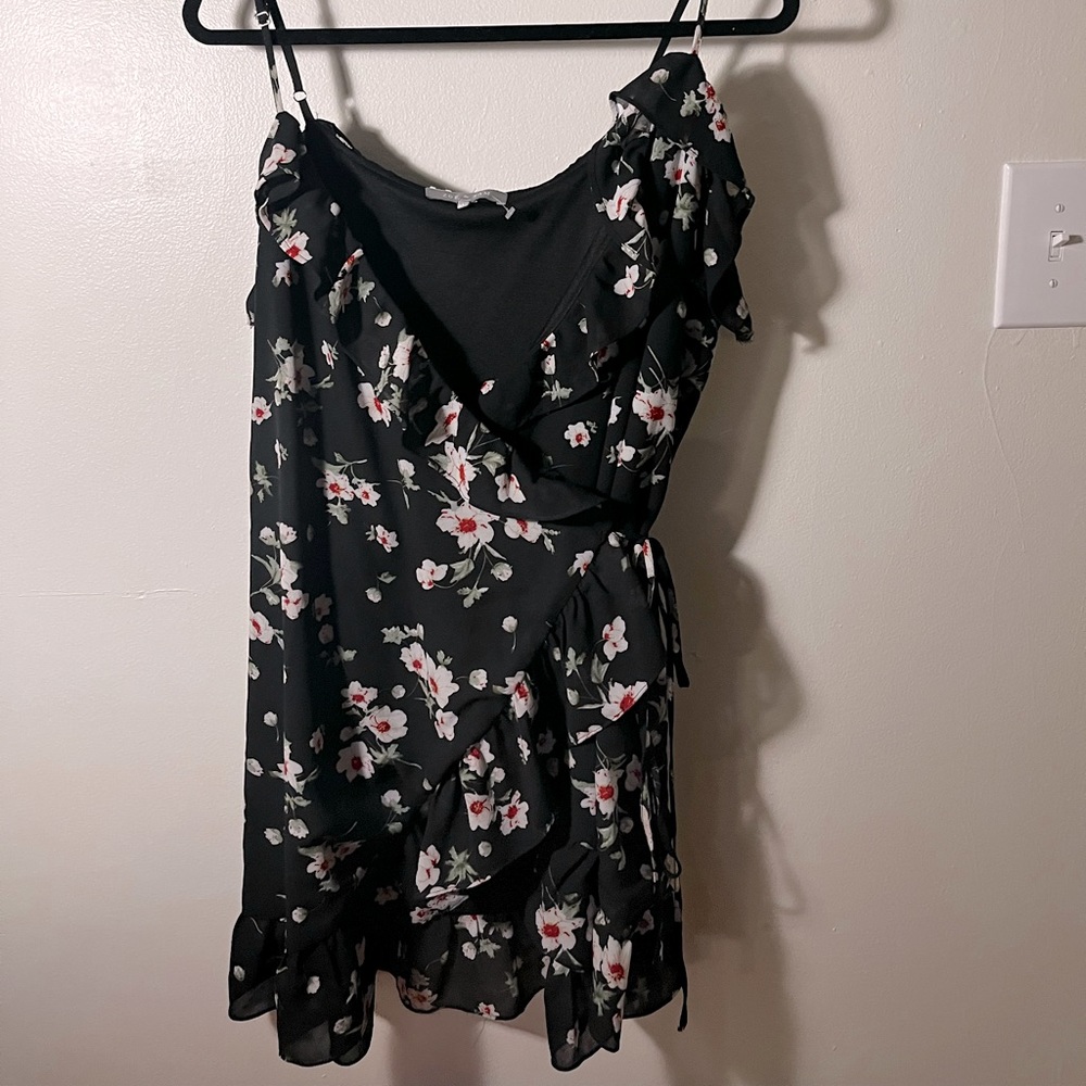 NWOT Black Floral Wrap Dress Size L (runs small)